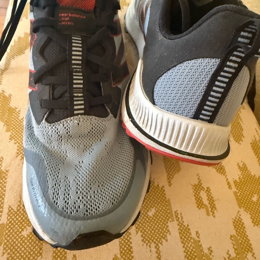 New Balance Black and Red Athletic Shoes - Picture 4 of 6